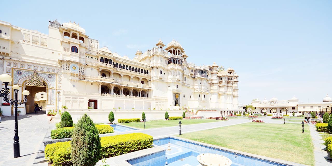 City Palace beside Lake Pichola Udaipur